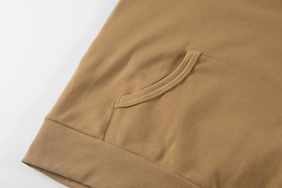 P220 Color: Gray Green/Khaki/Original White Size: S M L This year’s ultra-popular half-zipper design gives the upper body an old-money and lazy look. When the zipper is opened, it can be used as a large lapel, making it more fashionable! Comes with a comfortable and comfortable label, one-click dressing without any brain-braining
